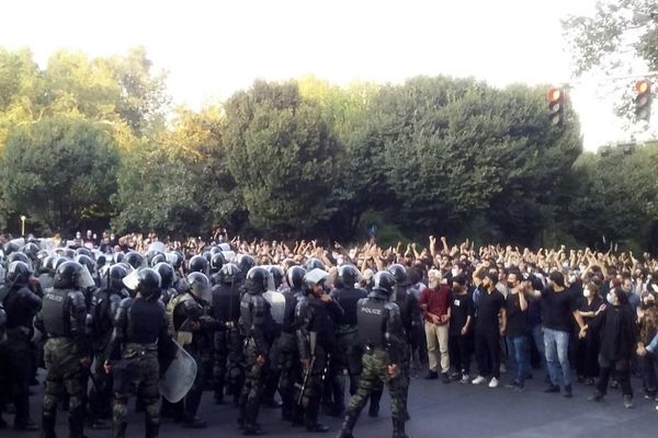 گزارش خبرنگار نسیمآنلاین از تجمع در بلوار کشاورز تهران